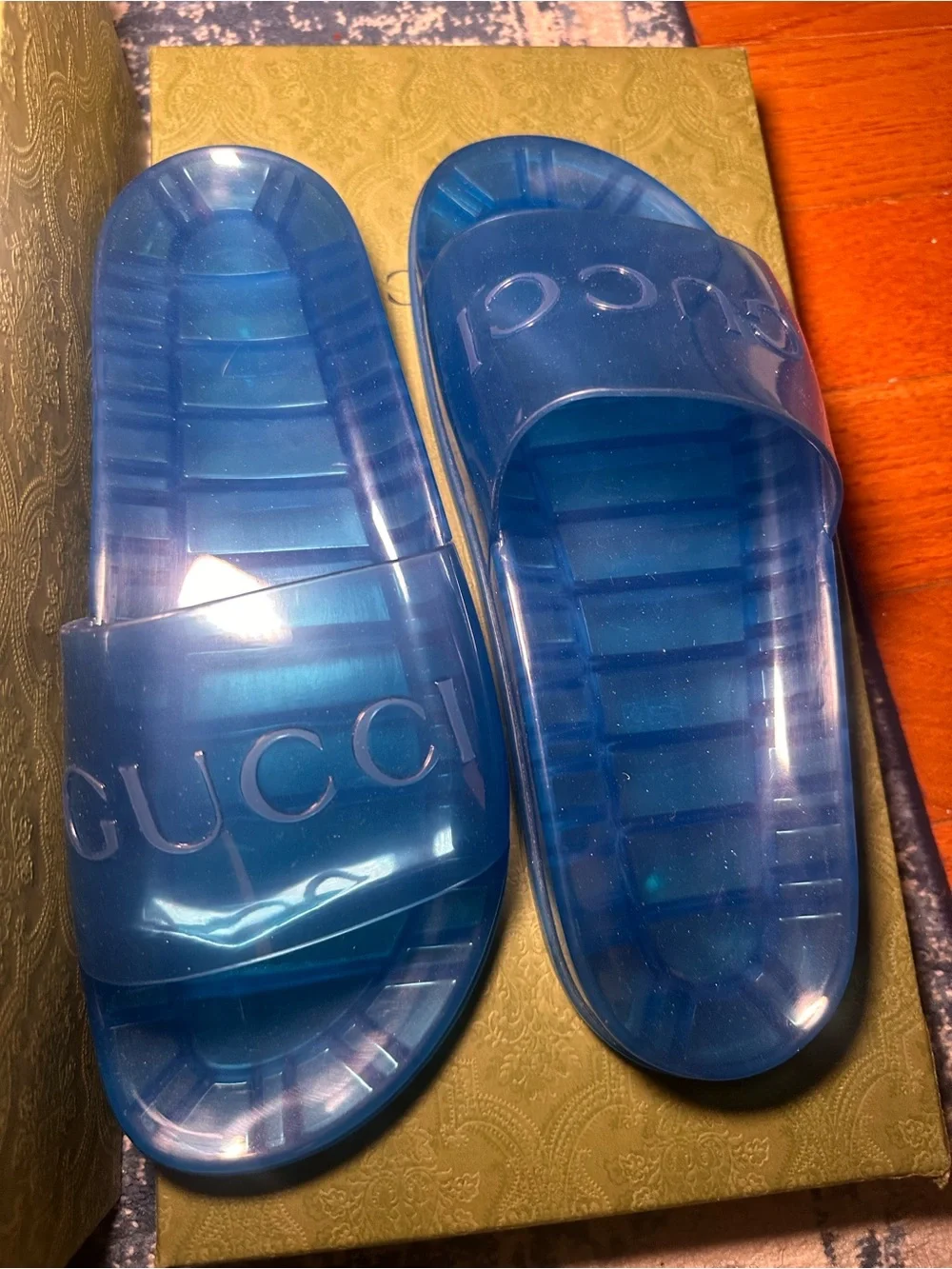 Gucci slip by